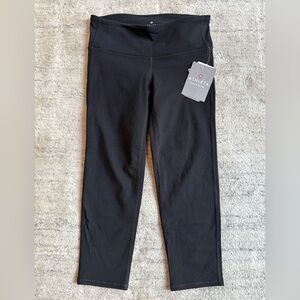 NWT ATHLETA Chaturanga Capri Yoga Activewear Leggings Crop Black Sz XS